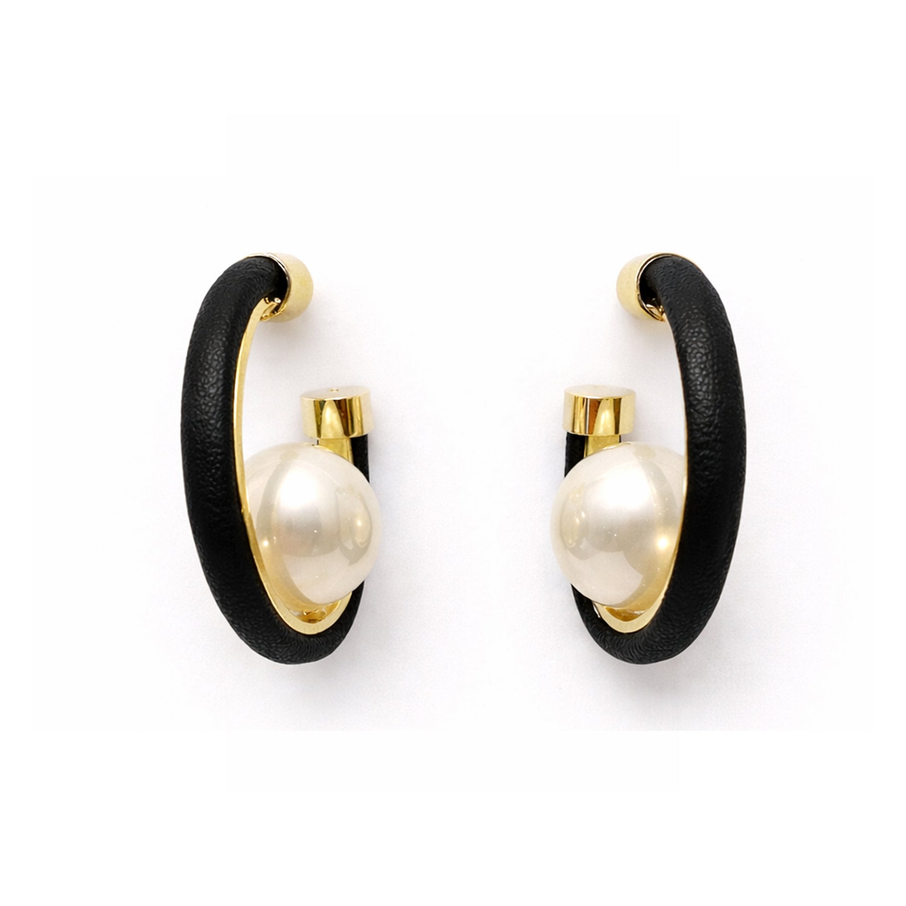 LUMI Back Pearl Earring with a back-facing pearl-look detail