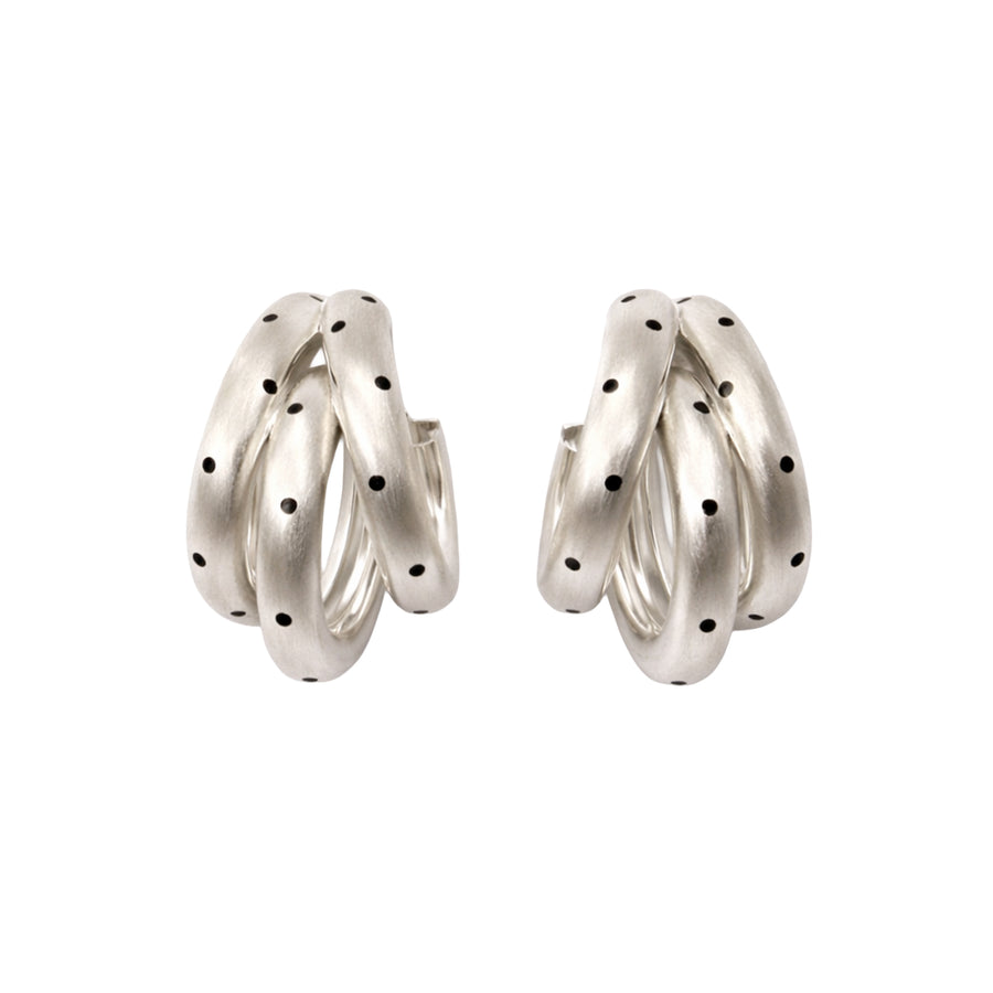 LUMI Twist Dot Earring with a twisted hoop line with dot detail