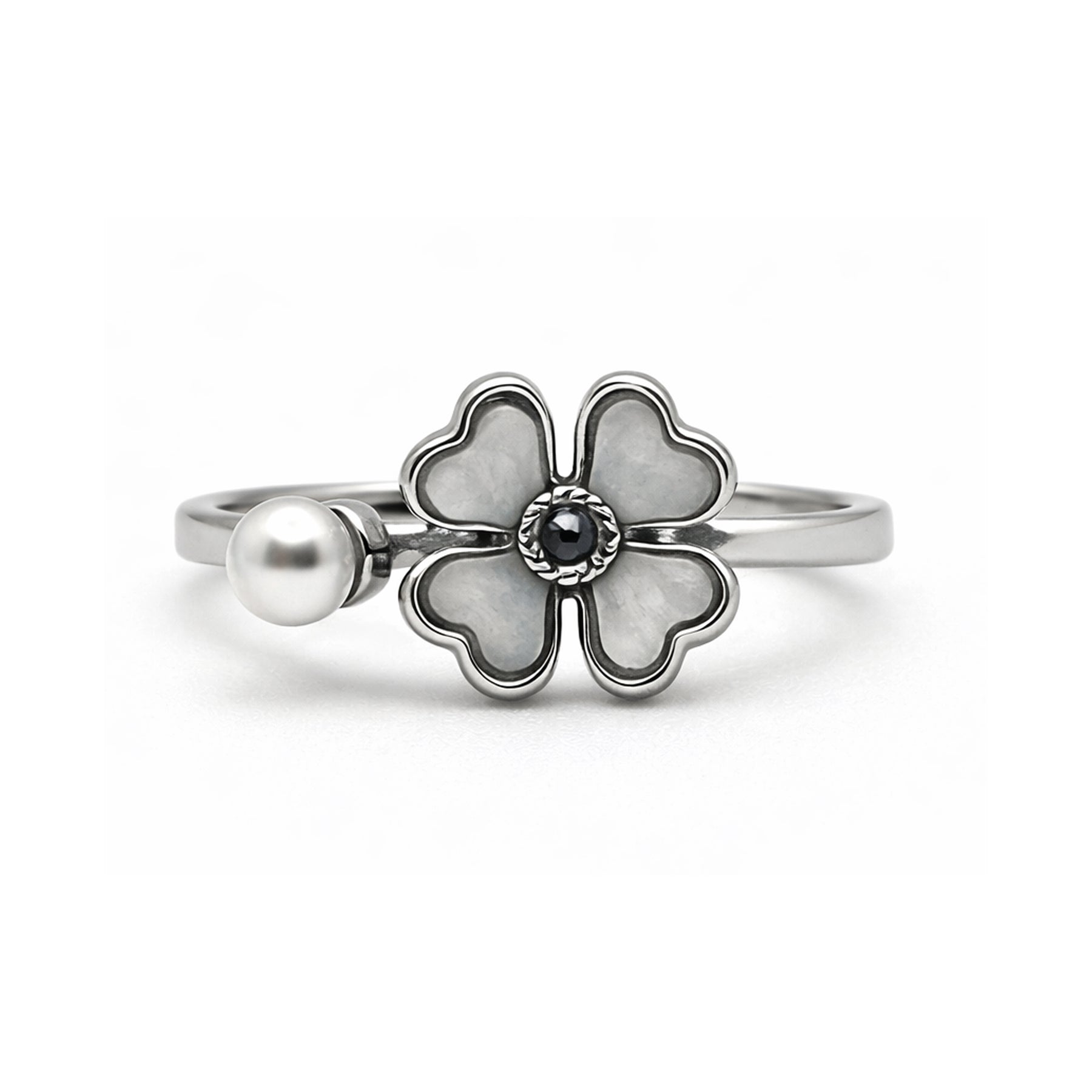 LUMI Flower Pearl Ring with a flower motif with pearl-look detail